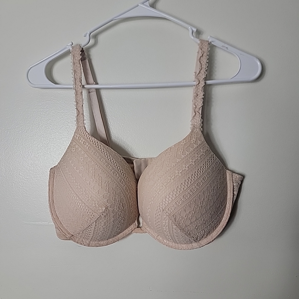 Victoria's Secret Women's Biege W/ Lace Accent Push-Up Bra, 36DD